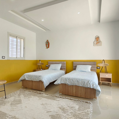Villa à Djerba avec piscine, jardin, vues imprenables, et activités en plein air, incluant équitation, quad, dromadaire et calèche. Idéale pour des vacances en famille ou entre amis, offrant confort et luxe dans un cadre méditerranéen authentique.